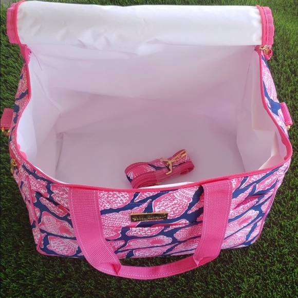 Lilly Pulitzer Beach Cooler in “Cute as Shell" Brand New!!! - Picture 4 of 4